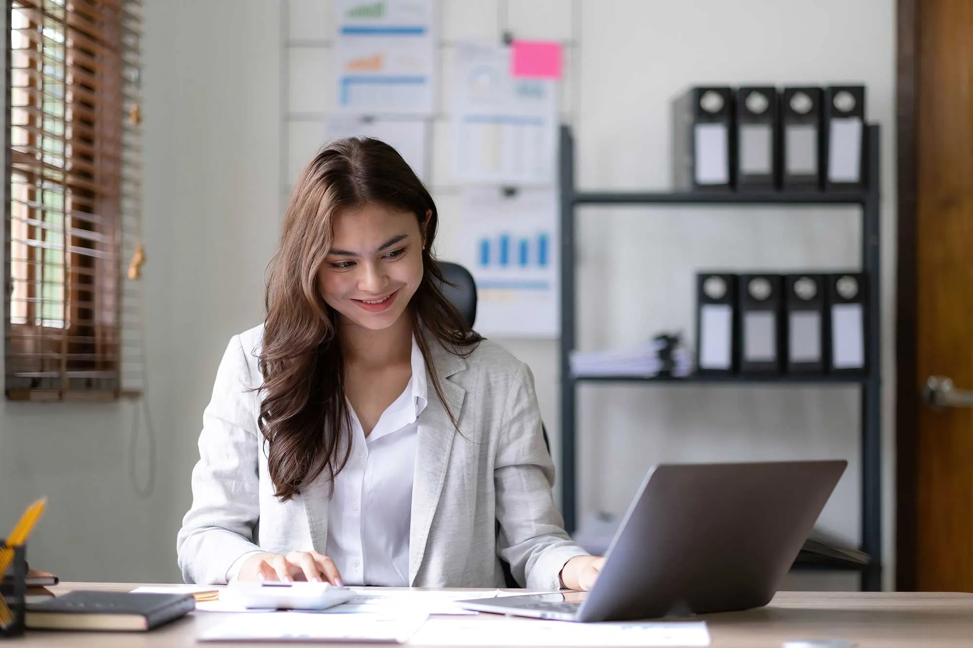 Inventory Management Best Practices for Streamlined Commerce 1 young woman working on a laptop in the office asi 2023 11 27 05 01 46 utc